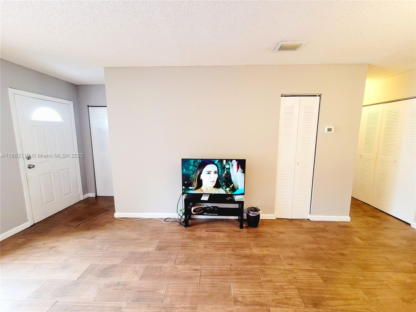 UNIVERSITY COURTS SUB - Residential Lease