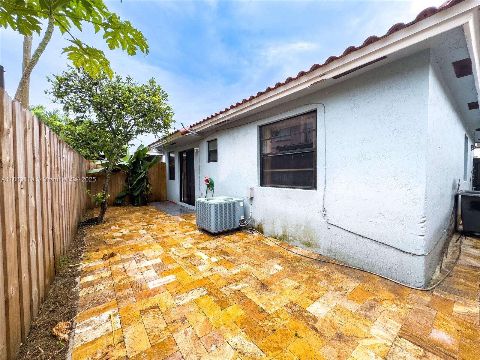 UNIVERSITY COURTS SUB - Residential Lease