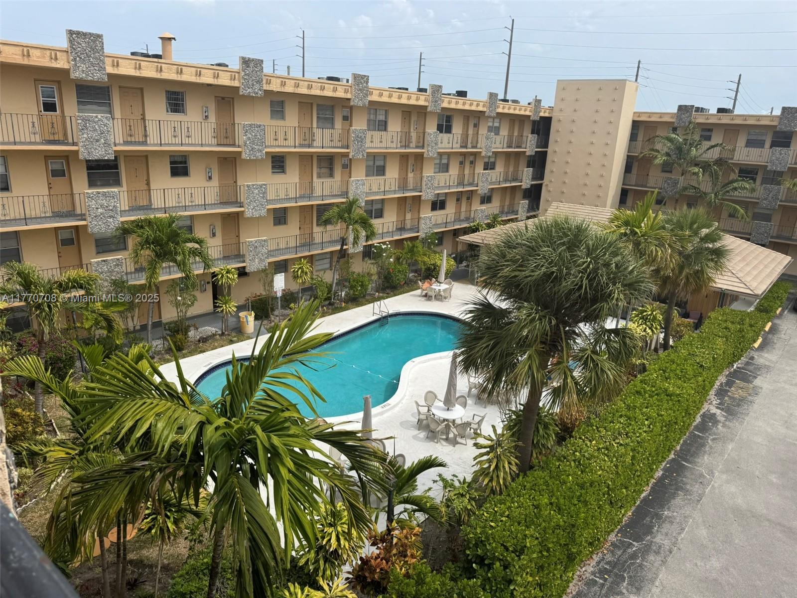 WARRENTON HOUSE CONDO - Residential