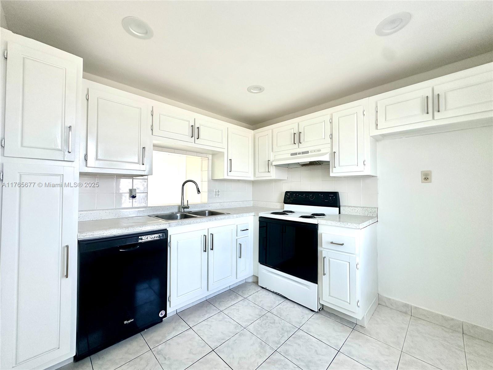 MEADOWBROOK TOWERS CONDO - Residential