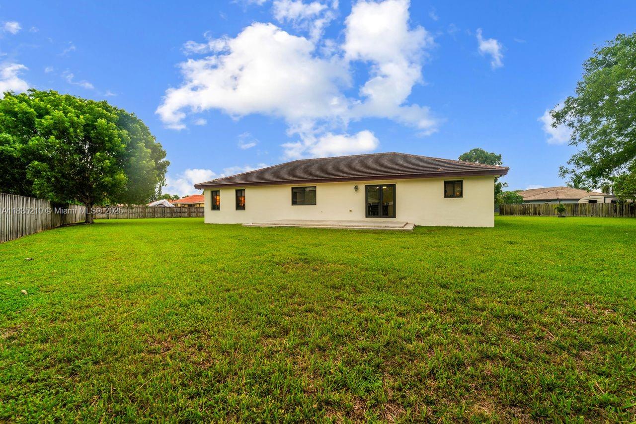 15461 SW 277, Homestead, FL, 33032/$749,000 4 15461 SW 277