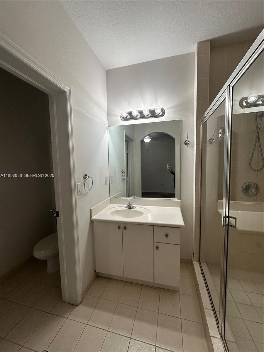 VILLAS AT HARBOR ISLES CO - Residential Lease