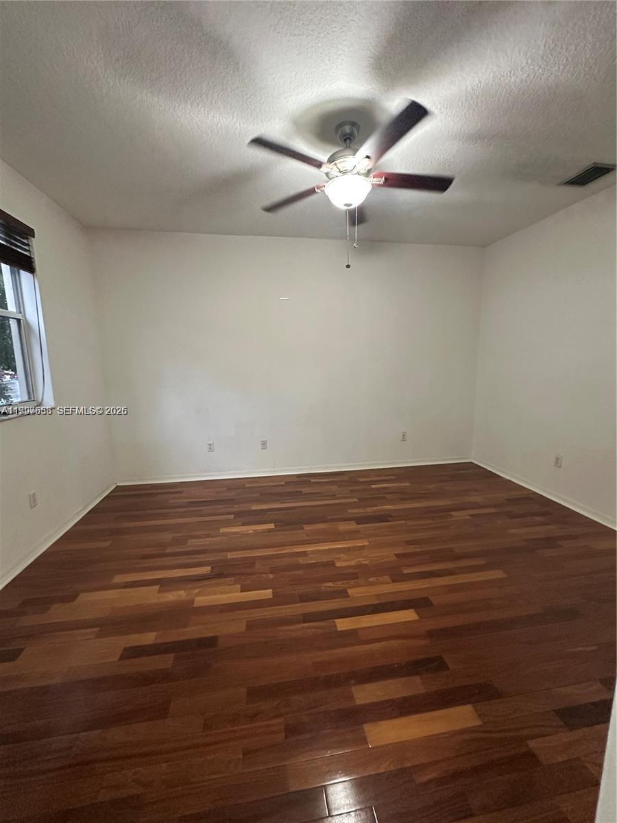 VILLAS AT HARBOR ISLES CO - Residential Lease