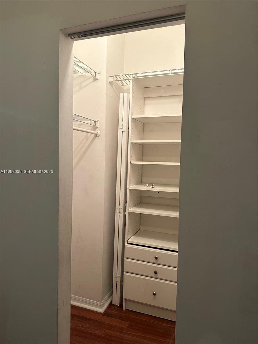 VILLAS AT HARBOR ISLES CO - Residential Lease