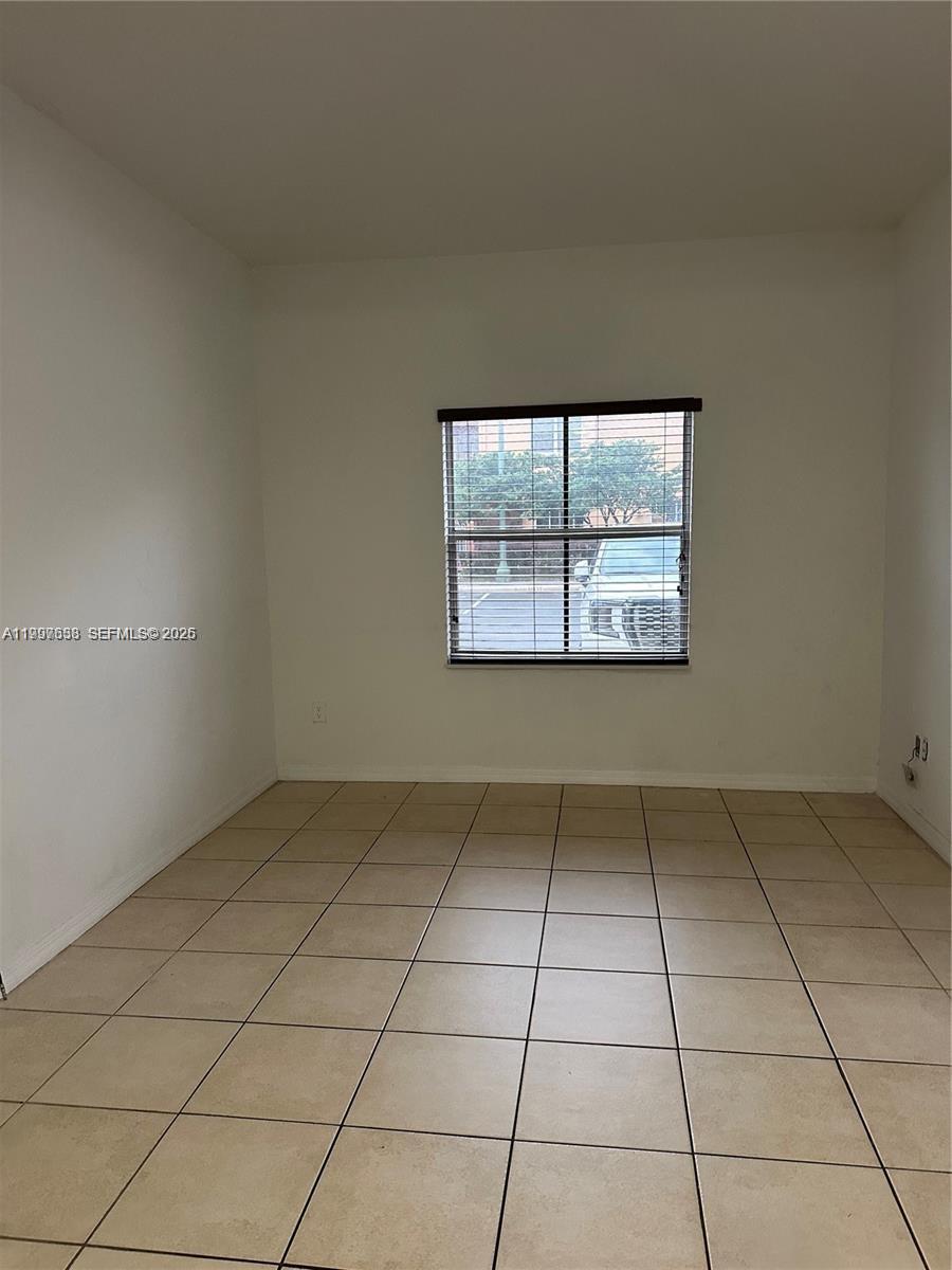 VILLAS AT HARBOR ISLES CO - Residential Lease