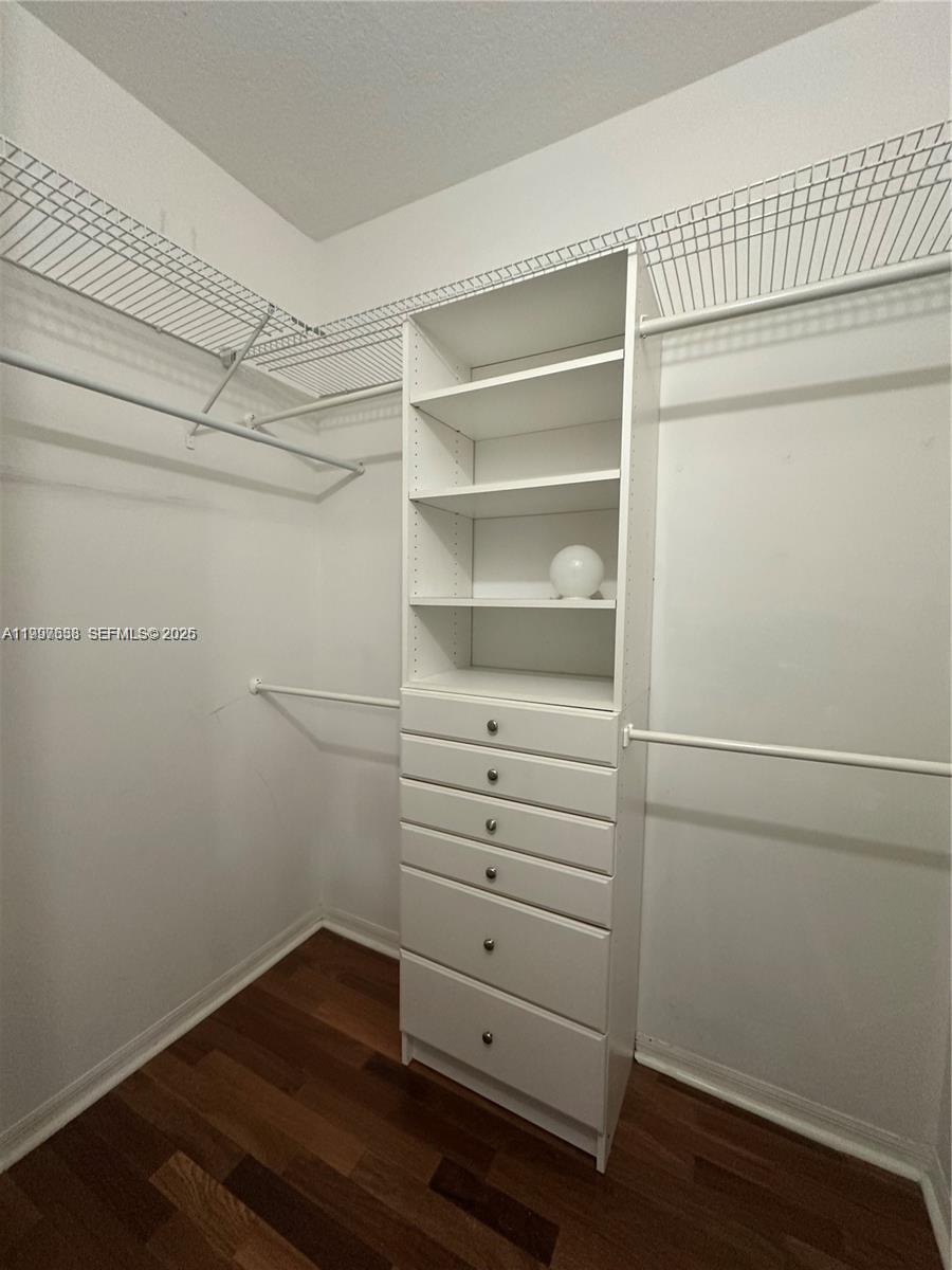 VILLAS AT HARBOR ISLES CO - Residential Lease