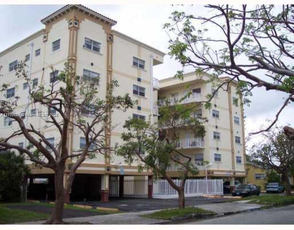 Property for Sale at 2008 Jackson St D9, Hollywood, Broward County, Florida - Bedrooms: 2 
Bathrooms: 2  - $179,000