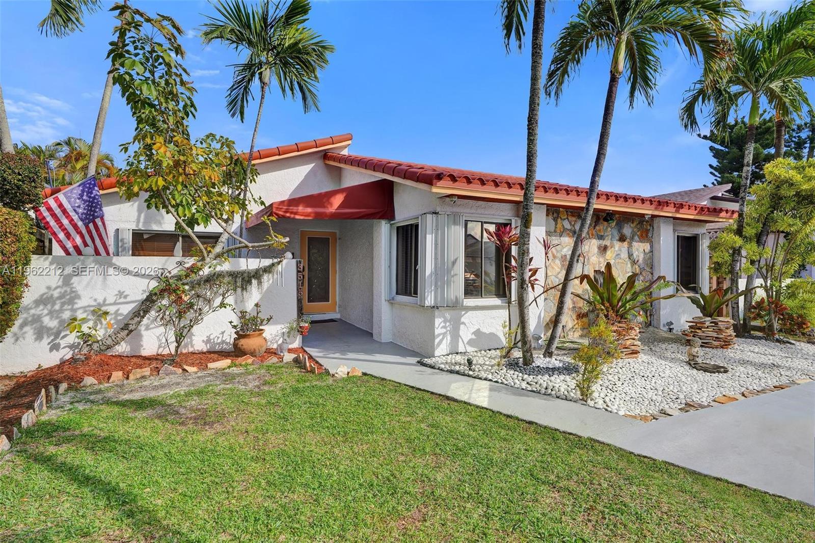 LOS PASEOS - Residential