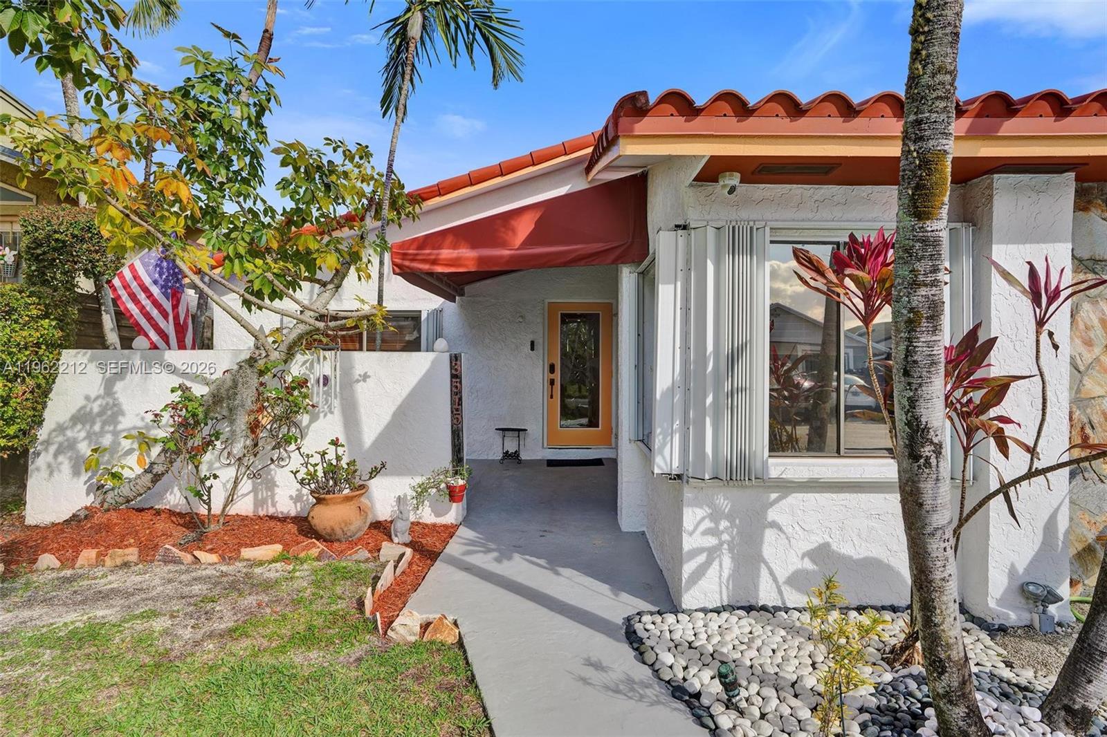 LOS PASEOS - Residential