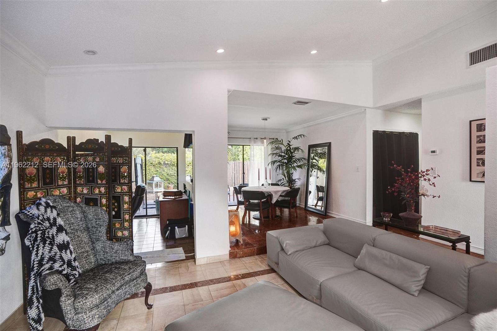 LOS PASEOS - Residential