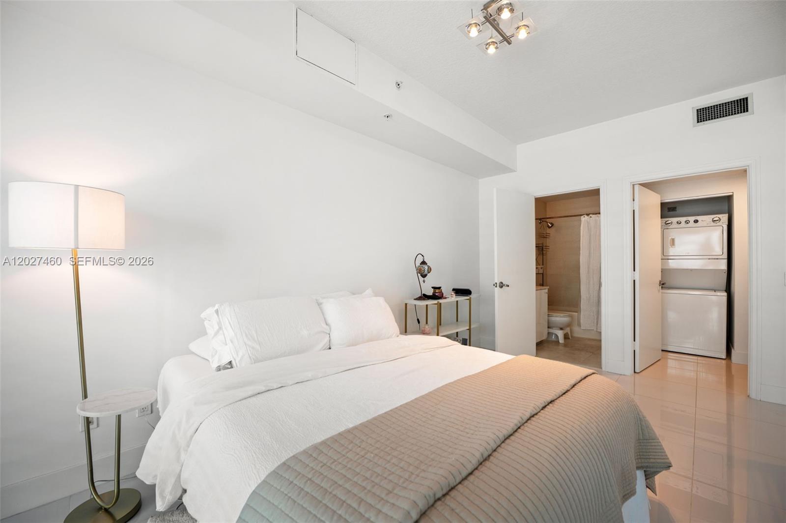 INFINITY AT BRICKELL COND - Residential