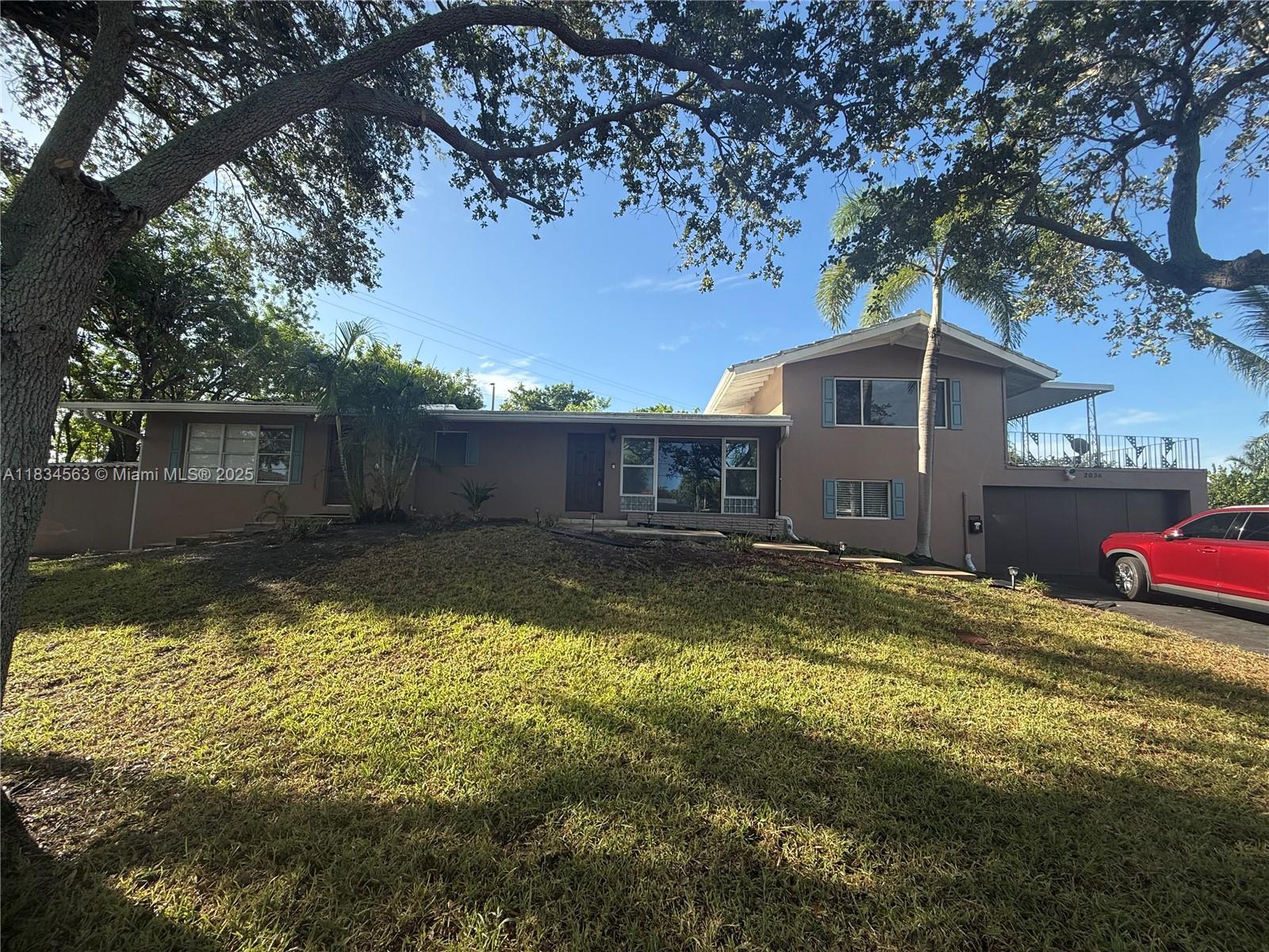 Beautiful Triplex in Prime Fort Lauderdale Location! Exceptional opportunity just minutes from Fort Lauderdale Beach, Wilton Manors, and US-1 North. Walking distance to shopping centers, supermarkets, and restaurants.
3 Units Total, 1/1 unit currently rented month-to-month at $1,800, main house fully renovated with new kitchen, bathrooms, flooring, and paint Studio unit fully updated The entire property offers great potential for Airbnb or short-term rentals (subject to city regulations and permits).Don't miss this income-producing opportunity in one of Fort Lauderdale’s most desirable locations!