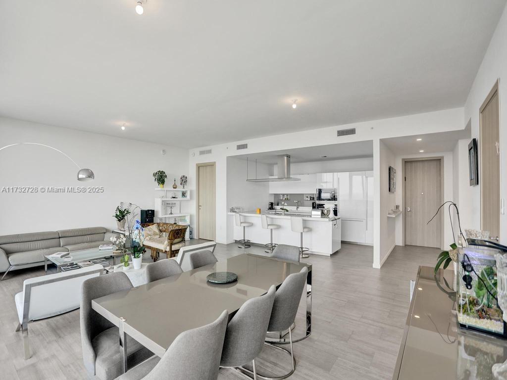 1000 Brickell Plz PH5204