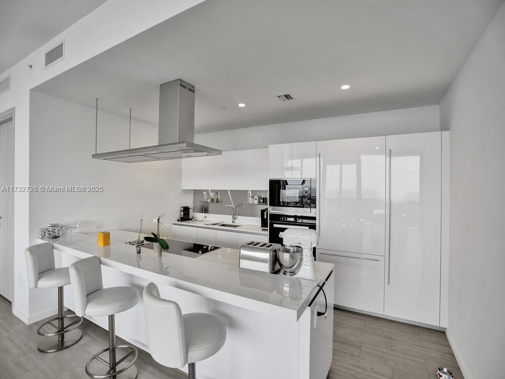1000 Brickell Plz PH5204
