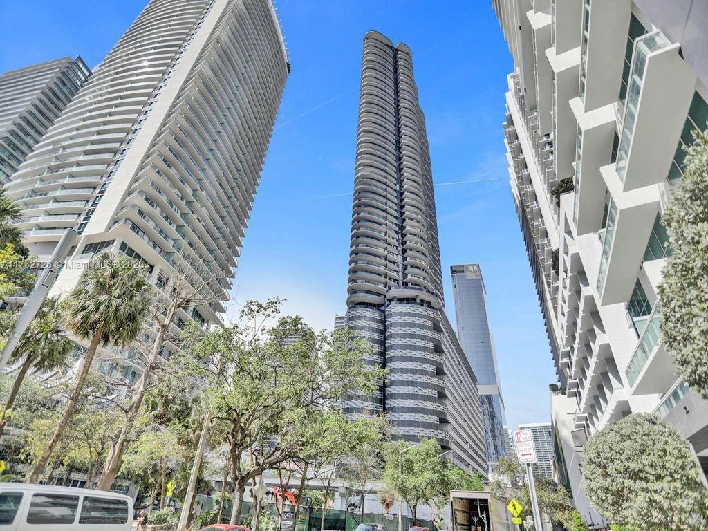 1000 Brickell Plz PH5204