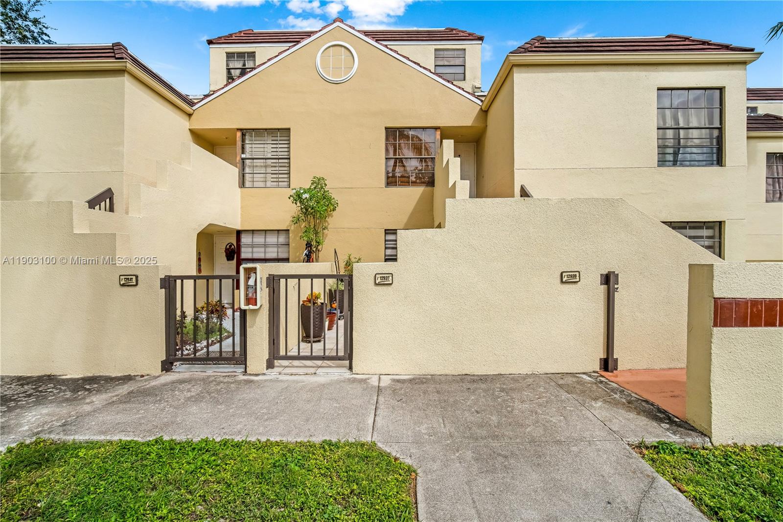 ELAN AT CALUSA CONDO III - Residential Lease