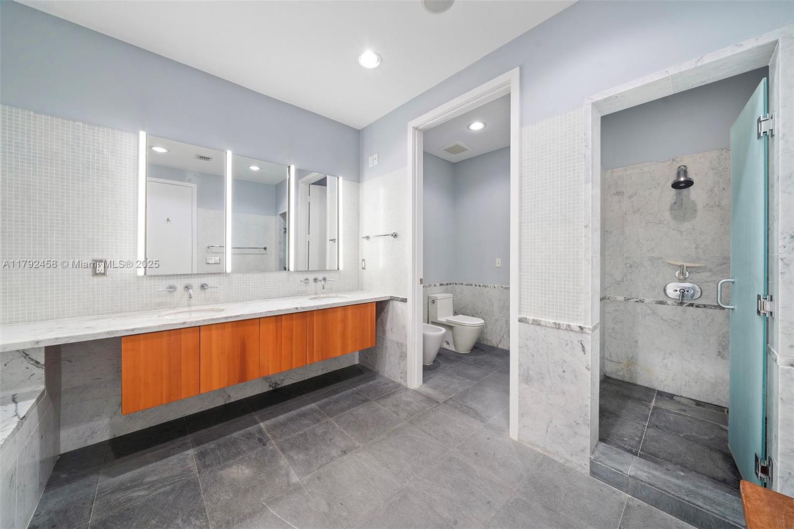 CHATHAM AT AQUA CONDO - Residential