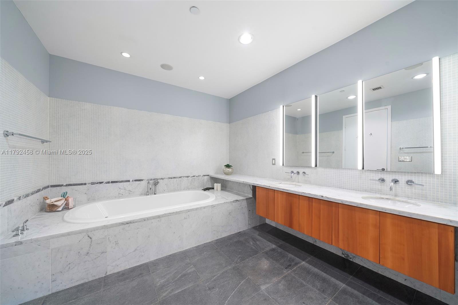 CHATHAM AT AQUA CONDO - Residential
