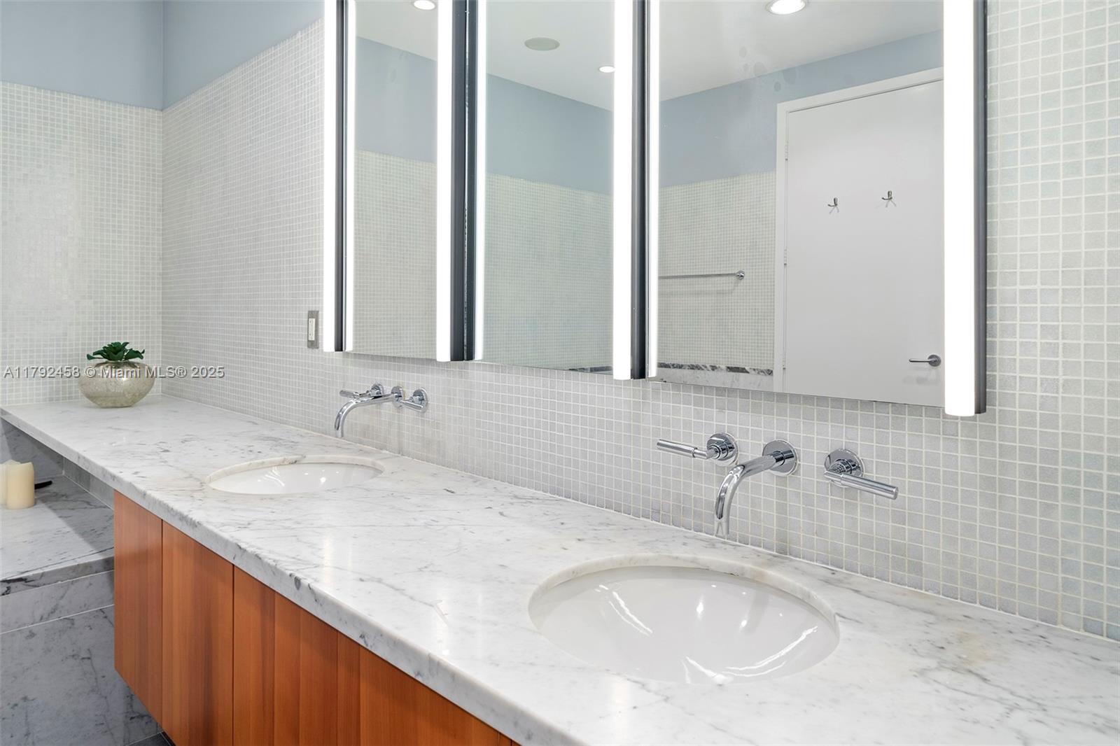 CHATHAM AT AQUA CONDO - Residential