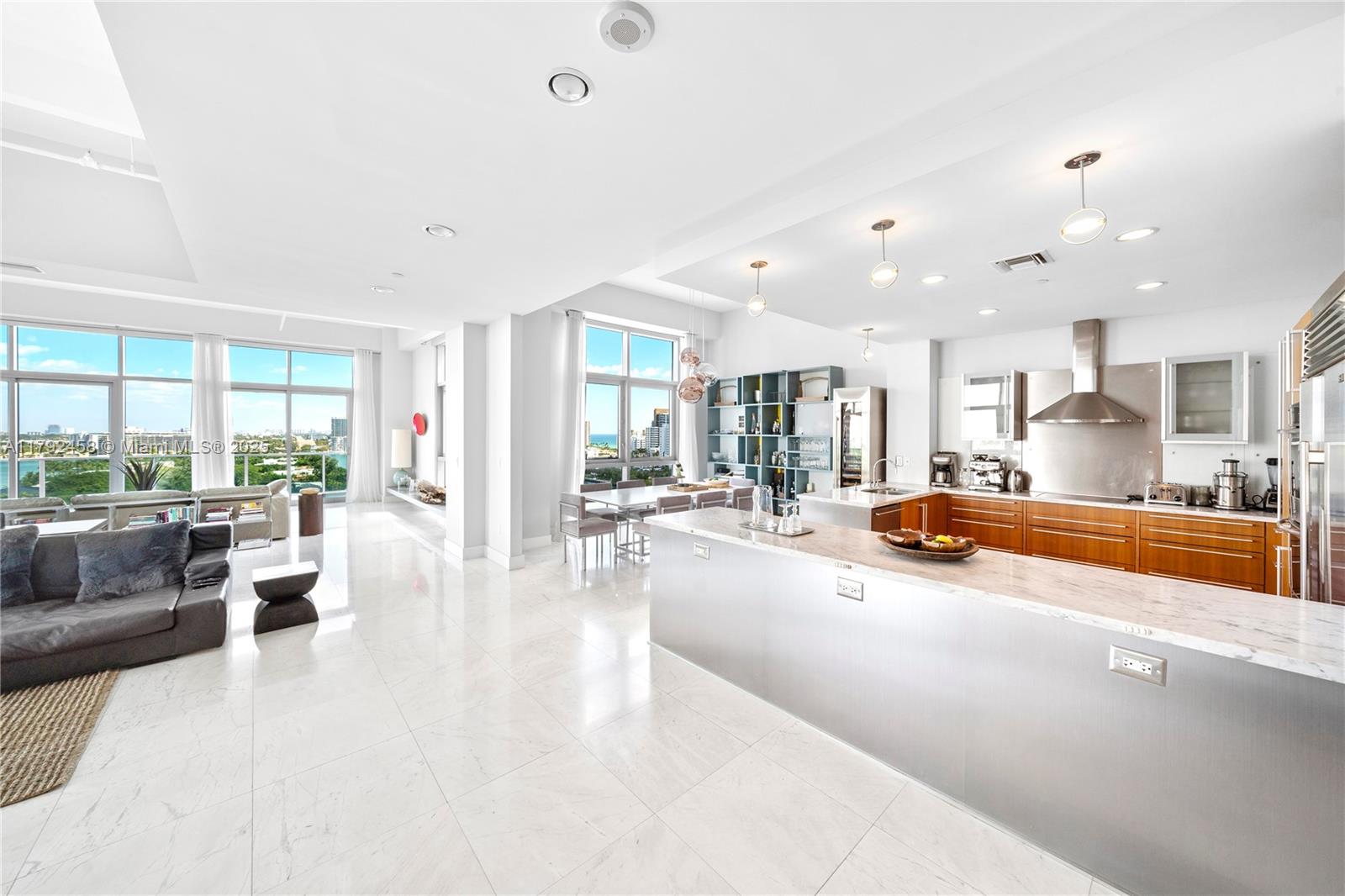 201 AQUA AVENUE 1001