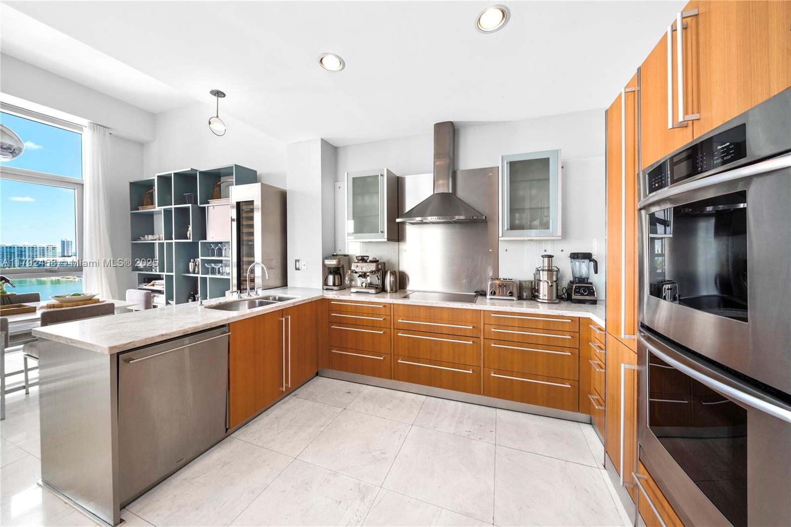 CHATHAM AT AQUA CONDO - Residential