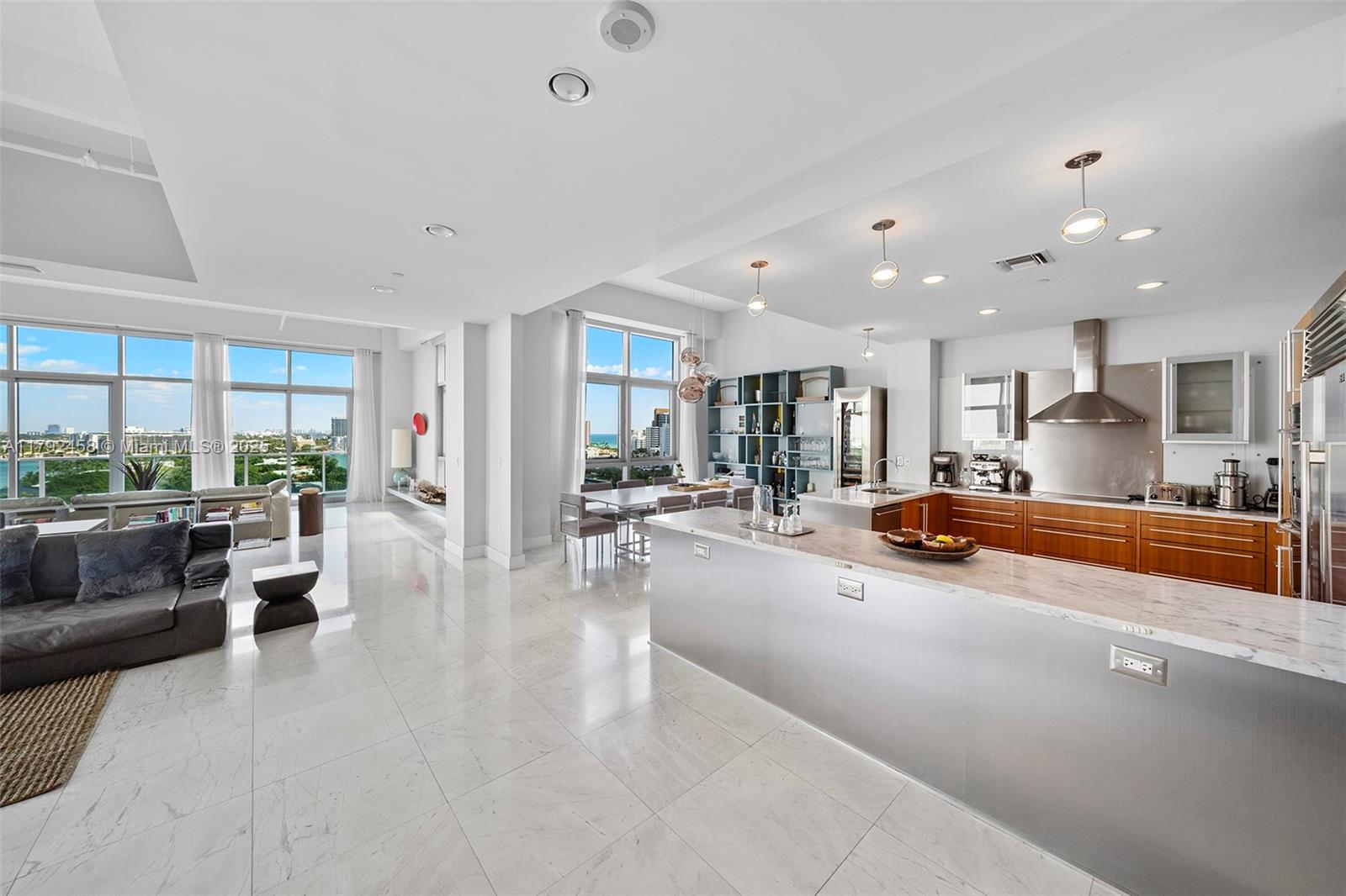 CHATHAM AT AQUA CONDO - Residential