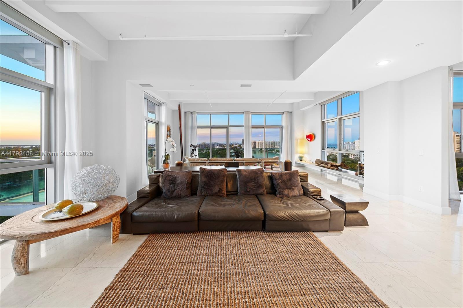 201 AQUA AVENUE 1001