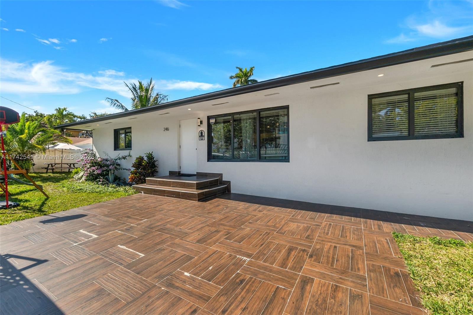 246 Nw 82nd Ter, Miami, Broward County, Florida - 5 Bedrooms  
2 Bathrooms - 