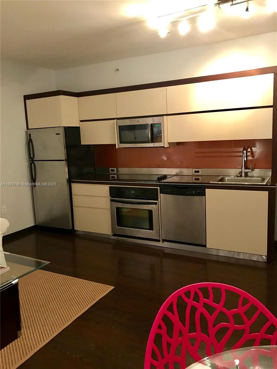 ARTECITY GOVERNOR CONDO - Residential Lease