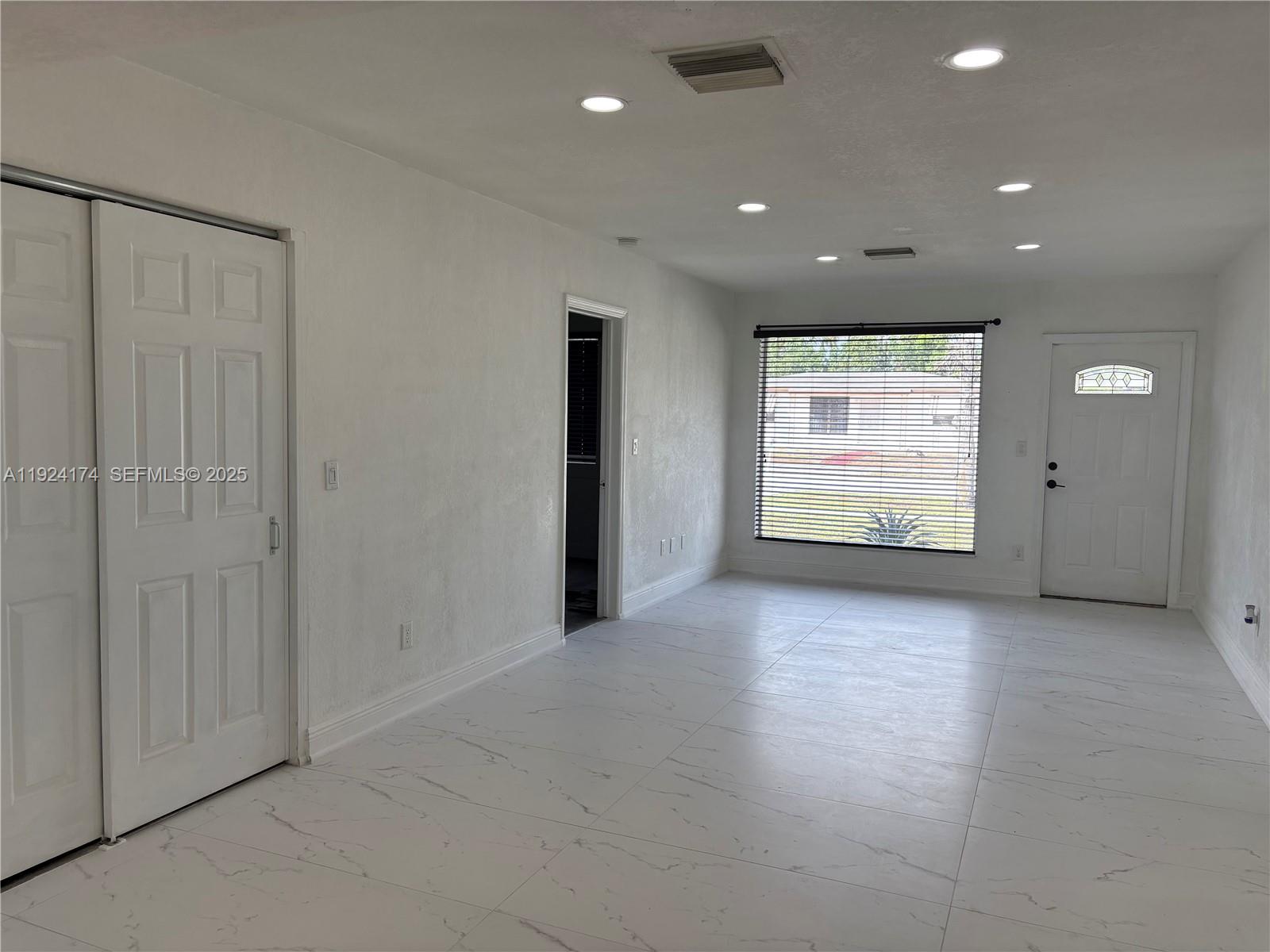 LAKE FOREST SEC 4 - Residential Lease