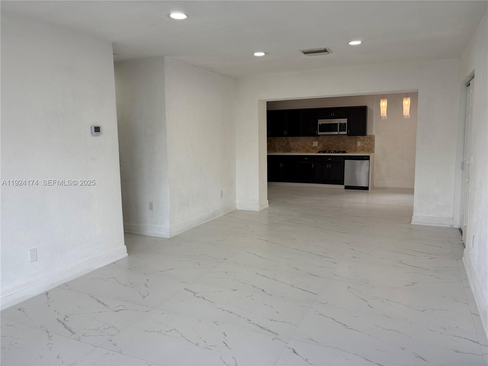 LAKE FOREST SEC 4 - Residential Lease