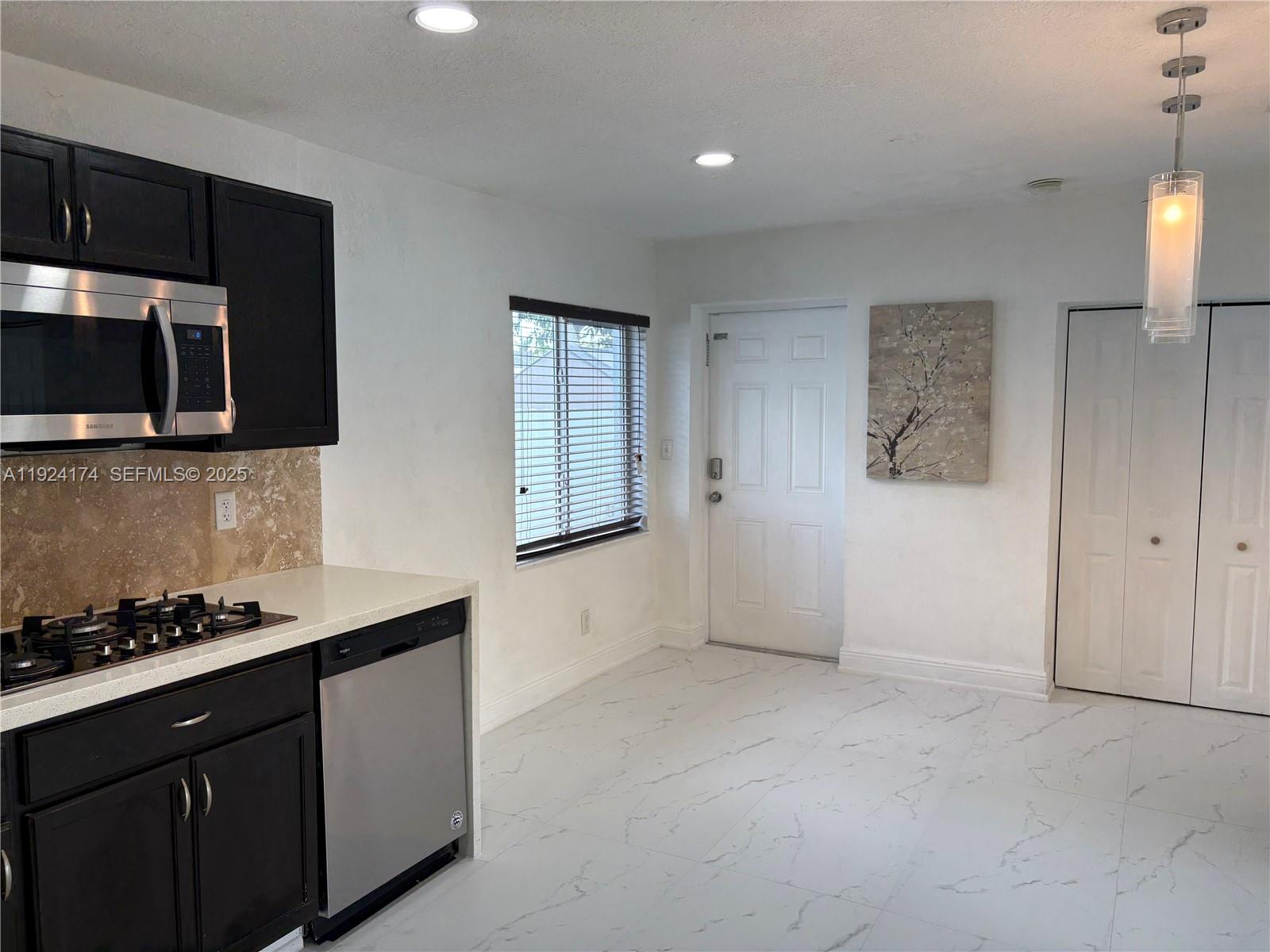 LAKE FOREST SEC 4 - Residential Lease