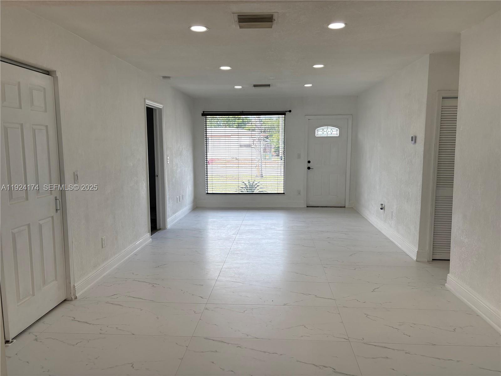 LAKE FOREST SEC 4 - Residential Lease