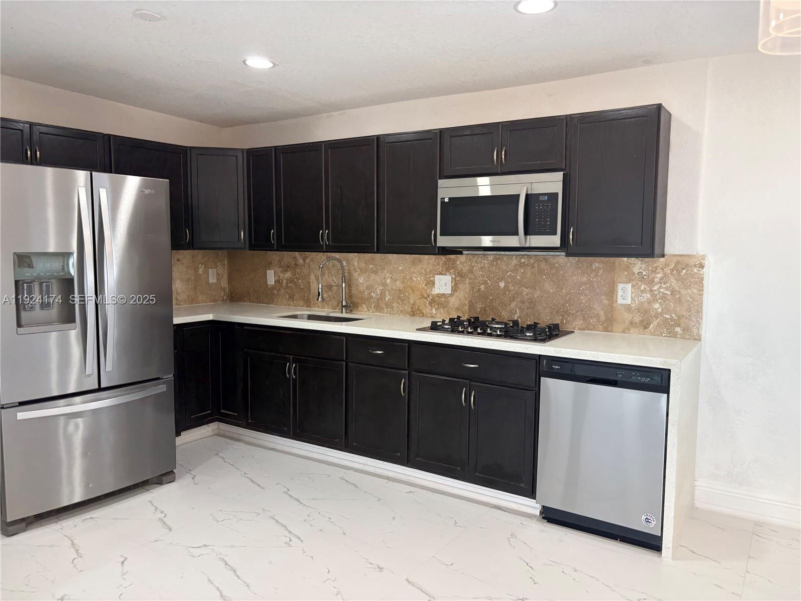 LAKE FOREST SEC 4 - Residential Lease