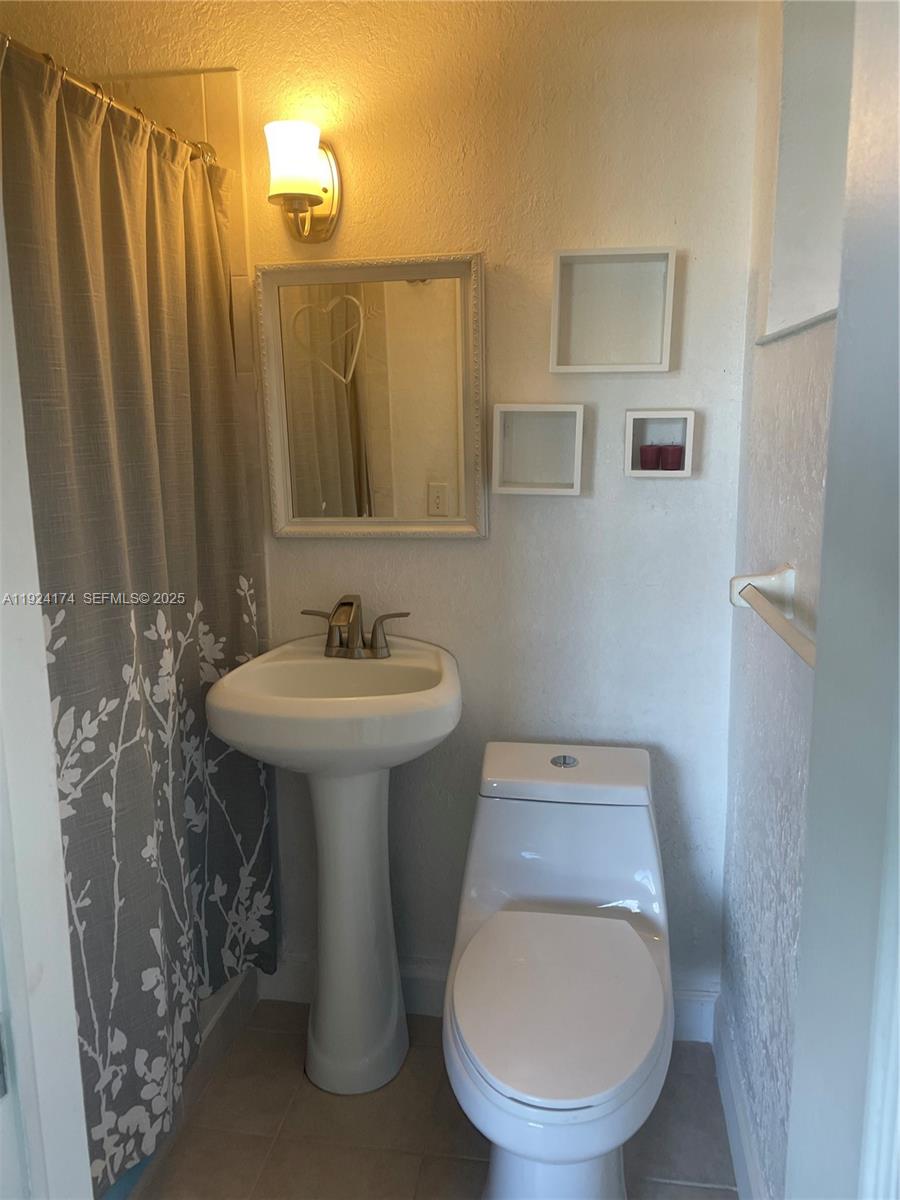 LAKE FOREST SEC 4 - Residential Lease