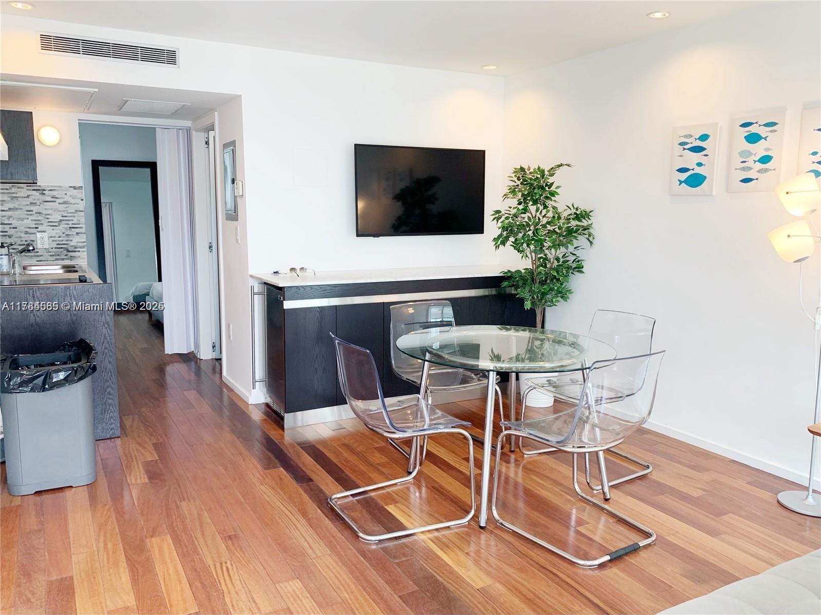 1601 West Ave 212