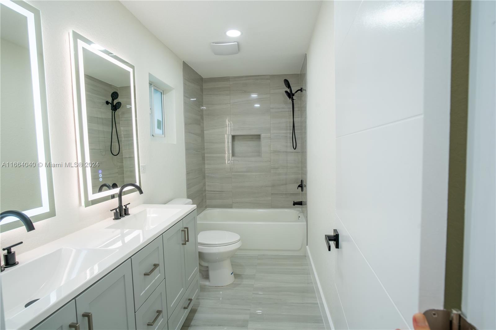 ARROWHEAD GOLF & TENNIS C - Residential