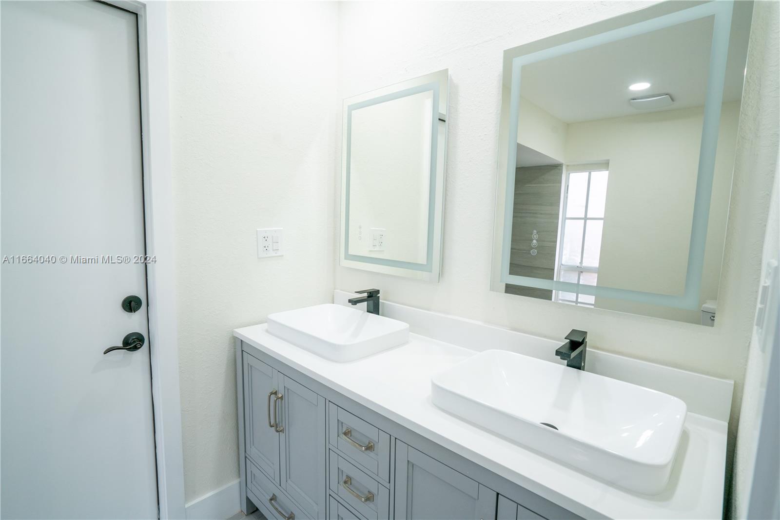 ARROWHEAD GOLF & TENNIS C - Residential