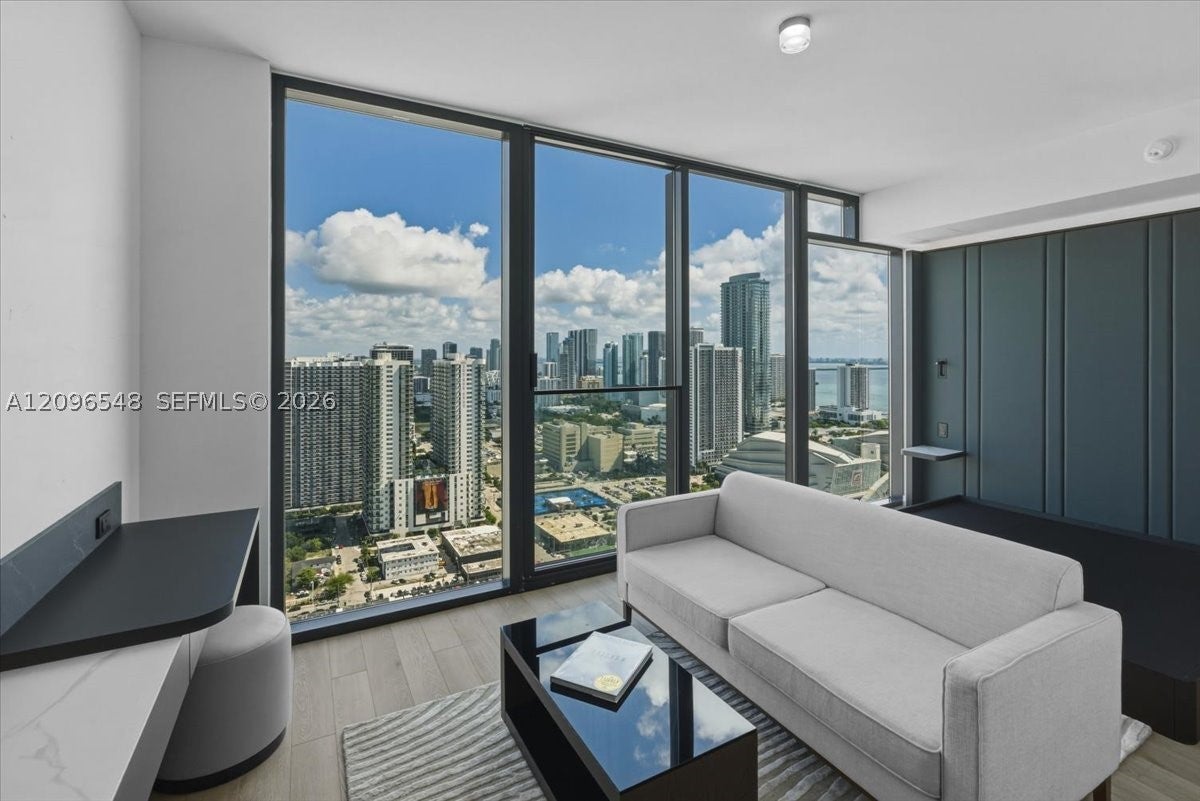 20 NE 11th St 3505