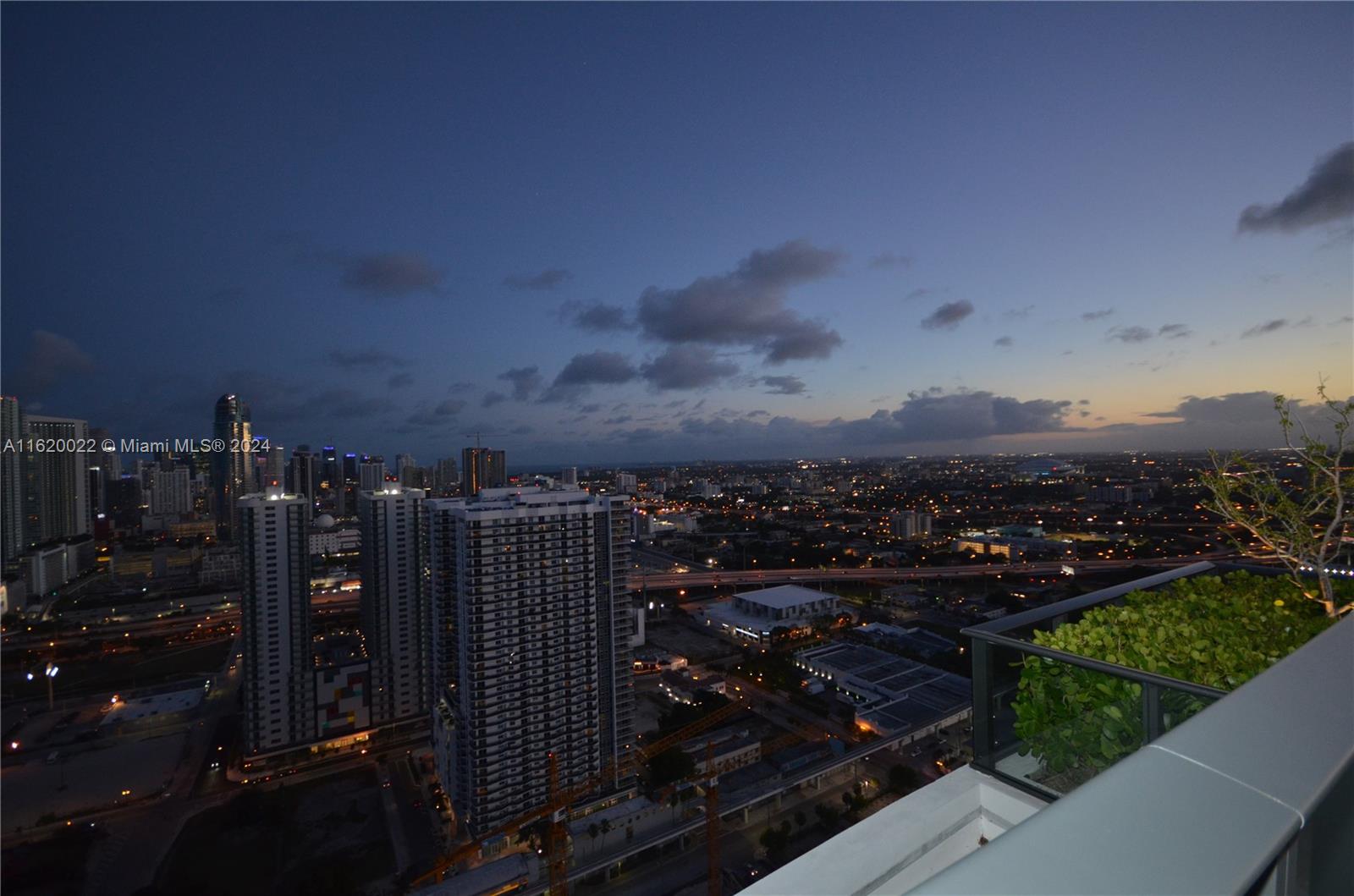 CANVAS CONDO - Residential