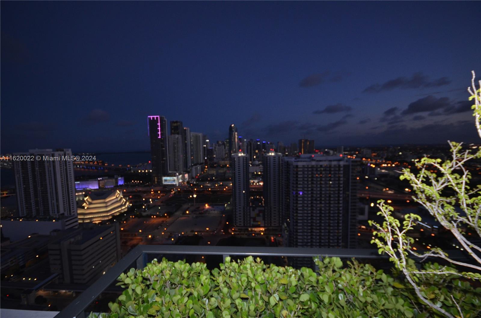 CANVAS CONDO - Residential