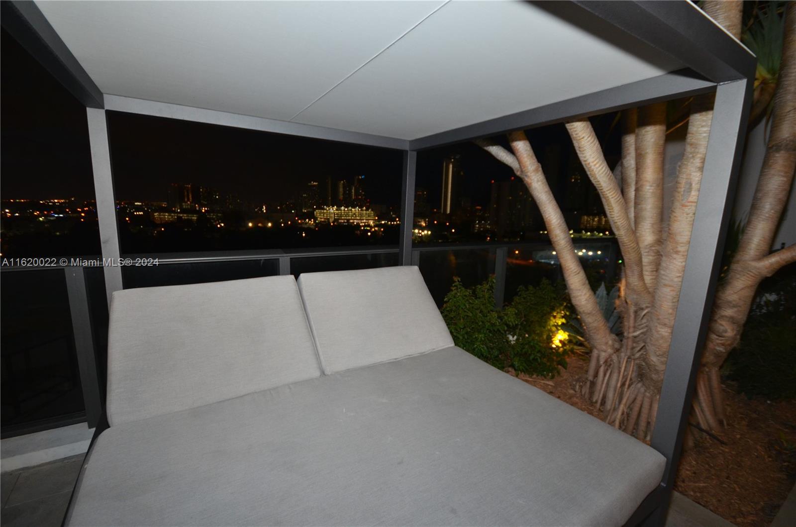 CANVAS CONDO - Residential