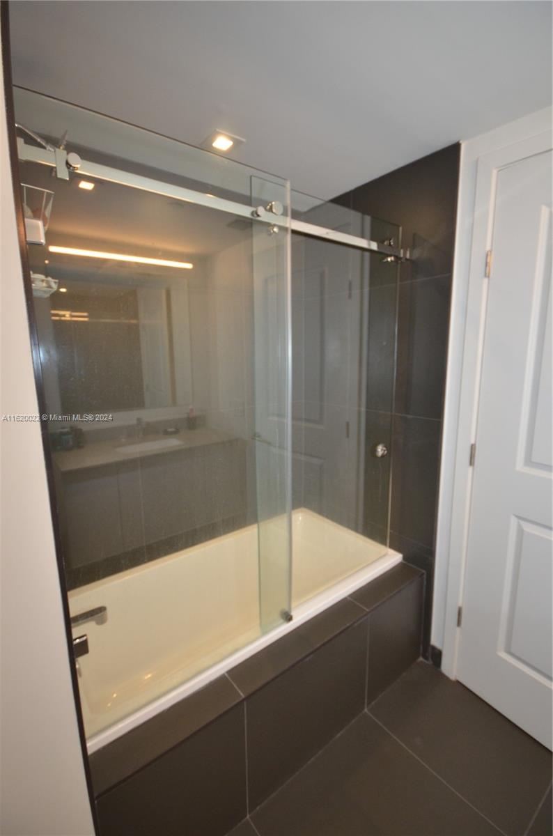 CANVAS CONDO - Residential
