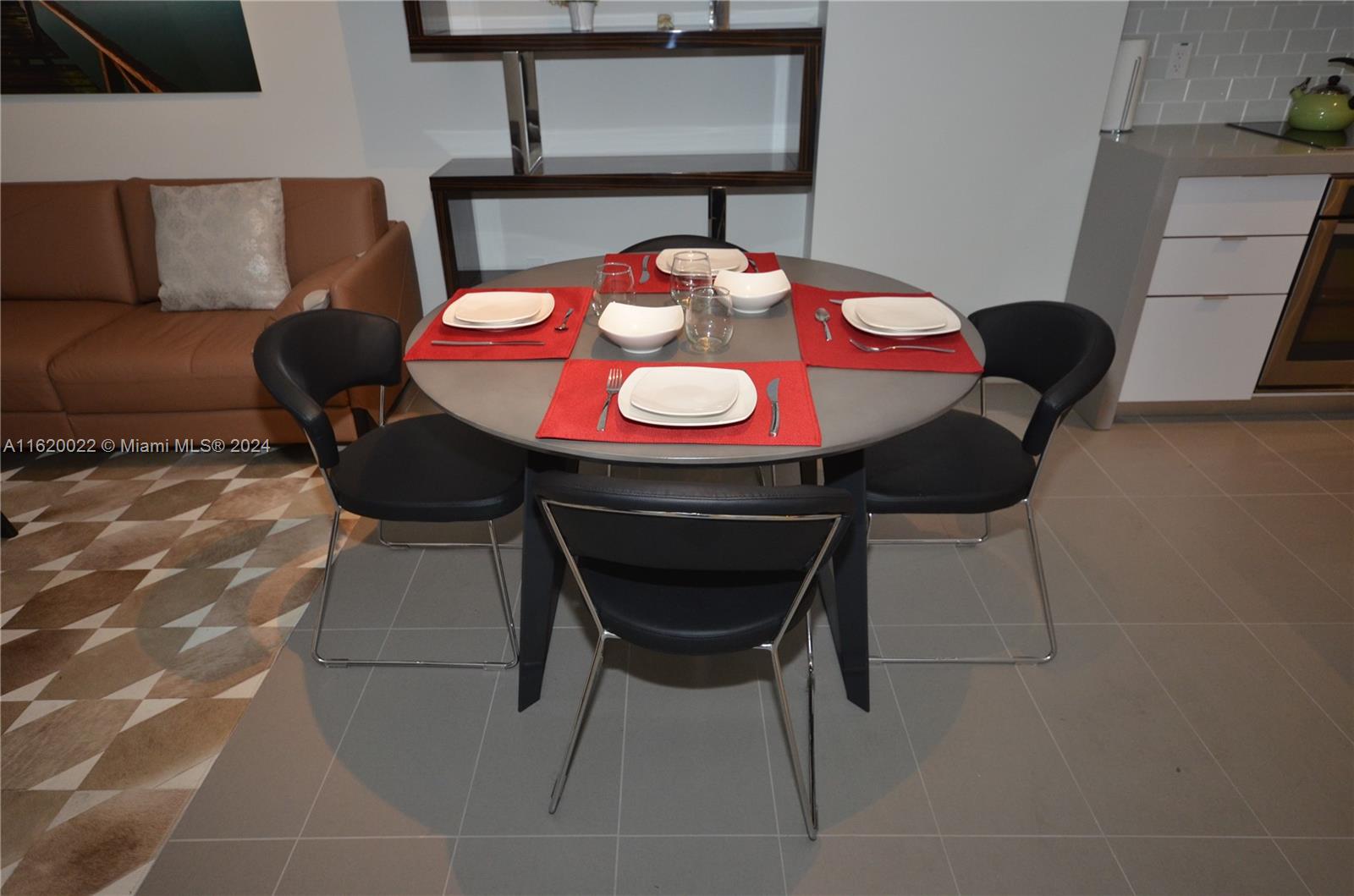 CANVAS CONDO - Residential