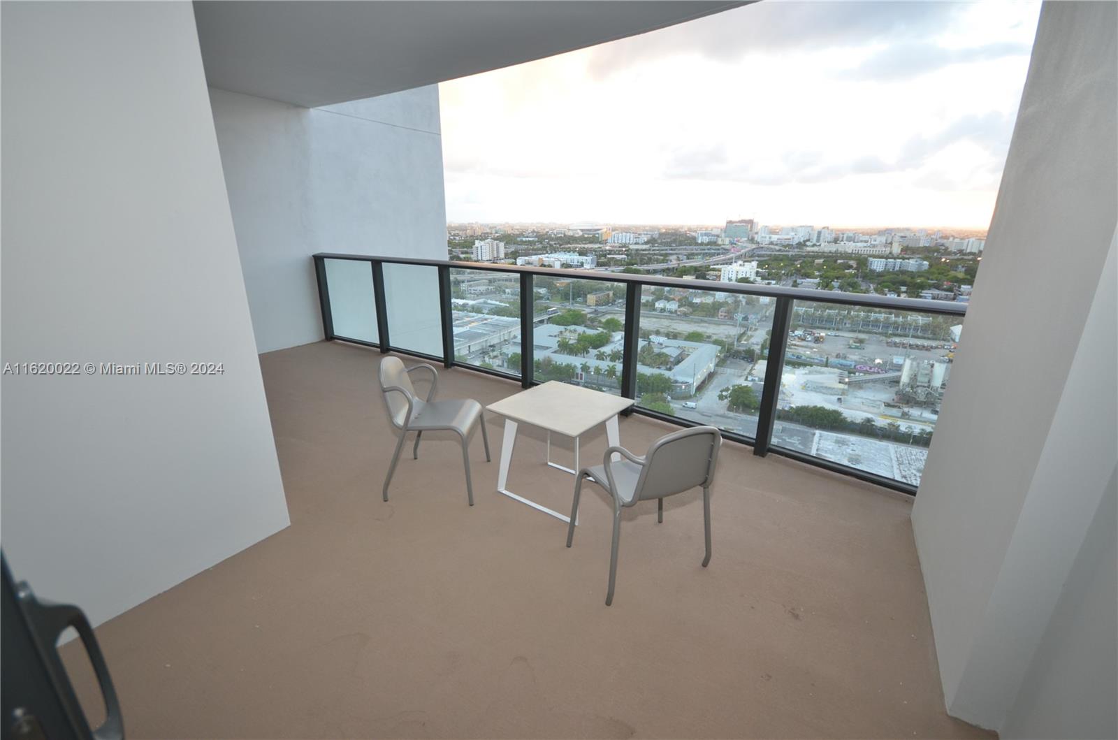 CANVAS CONDO - Residential