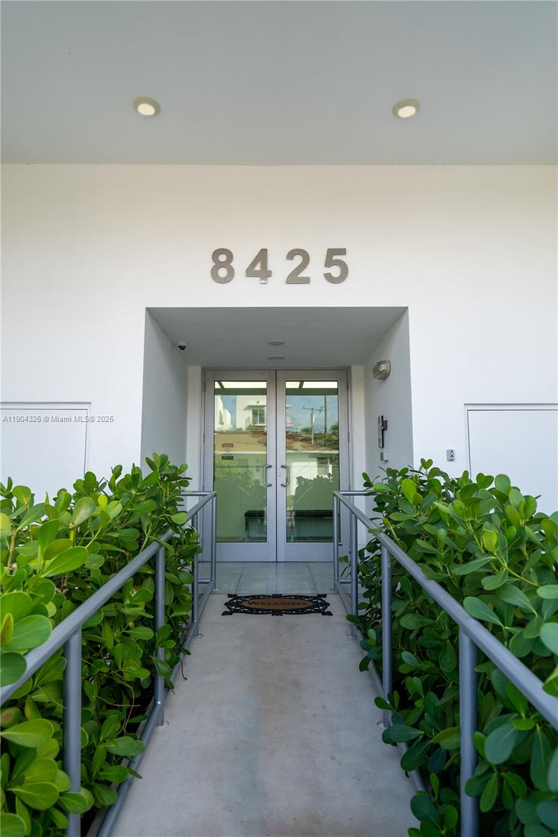 BISCAYNE BEACH SUB - Residential Lease