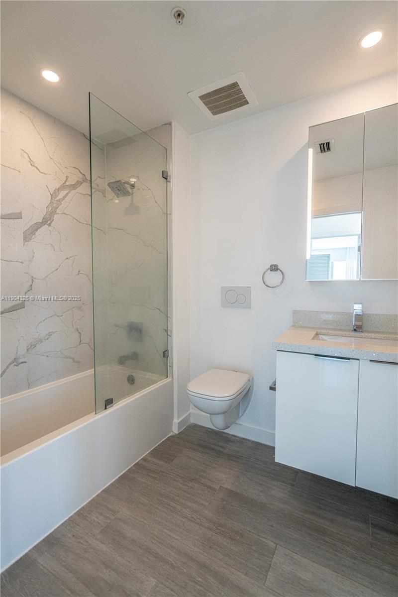 BISCAYNE BEACH SUB - Residential Lease