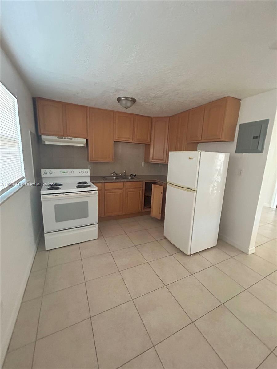 RIVERSIDE NO 3 - Residential Lease