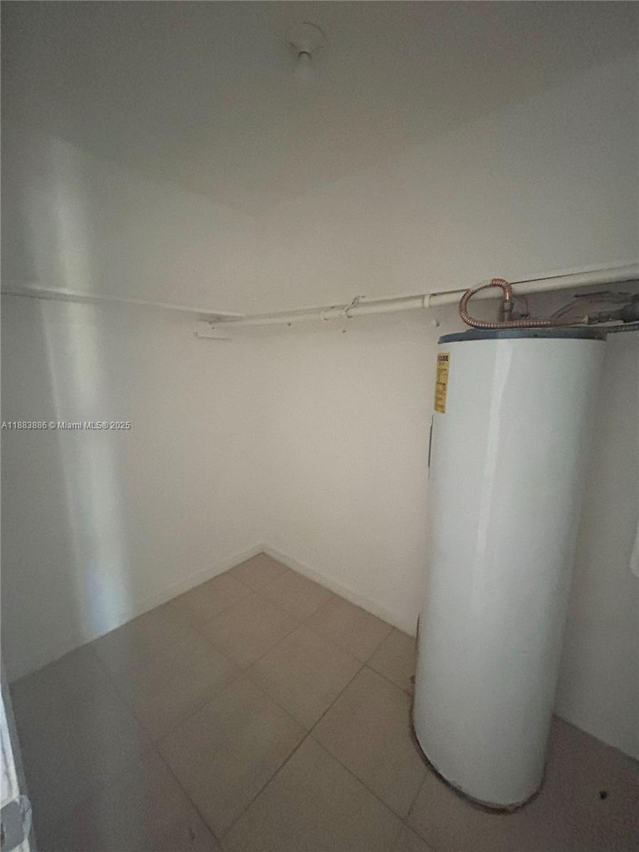 RIVERSIDE NO 3 - Residential Lease