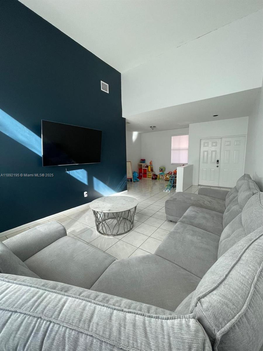 LANDINGS - Residential Lease